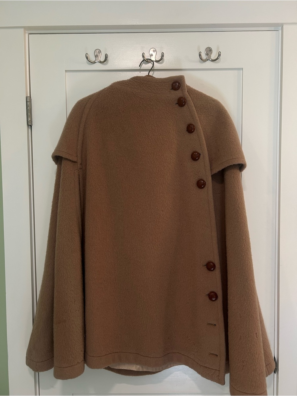 Vintage women’s 70s Peck & Peck Fifth Avenue Camel Wool Hooded Cape Coat Mod